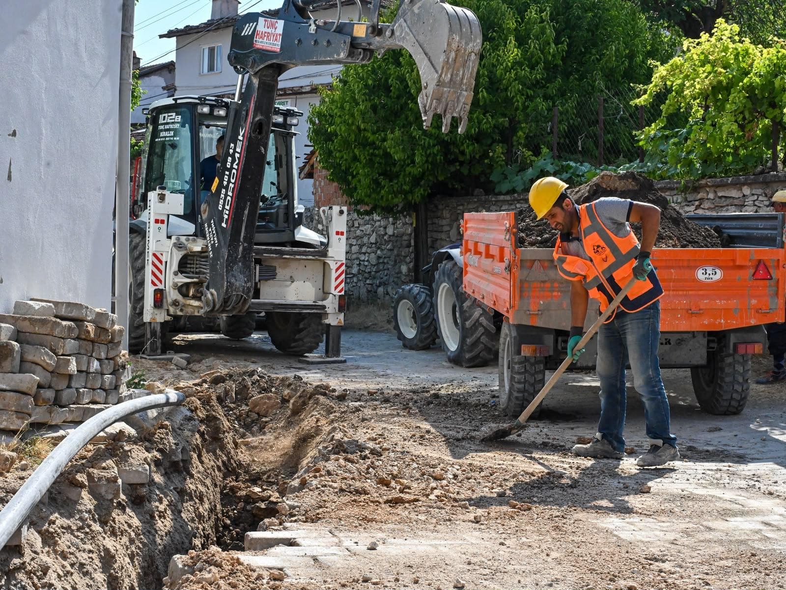 Keles'te Su İçin Altyapı Çalışması